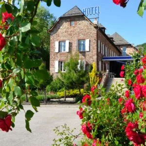 Façade Hôtel-Restaurant Les 2 Rives