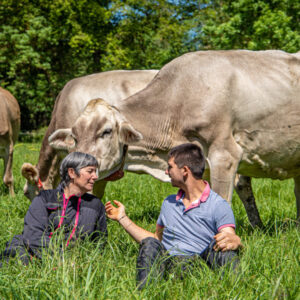 Pierre et Lydie avec les vaches